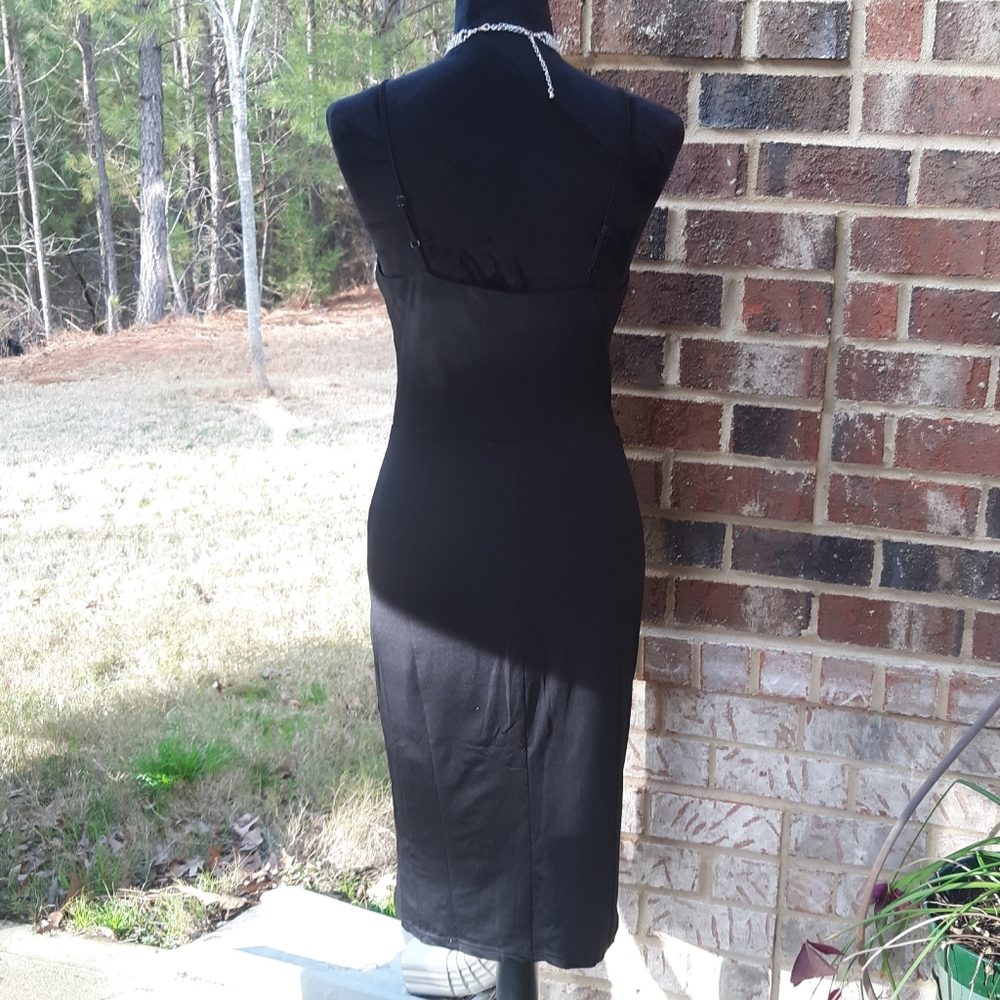 🔥CUTOUT MIDI DRESS🔥 - Picture 5 of 5